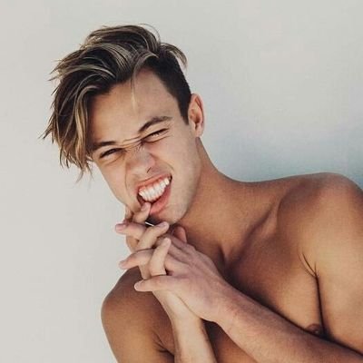 ▸ 22 ↦ ❲ #SexRol ⇌ #FreeRol ❳ ┋ ❝ Lᴇᴛ ʏᴏᴜʀ sᴍɪʟᴇ ᴄʜᴀɴɢᴇ ᴛʜᴇ ᴡᴏʀʟᴅ﹐ ʙᴜᴛ ᴅᴏ ɴᴏᴛ ʟᴇᴛ ᴛʜᴇ ᴡᴏʀʟᴅ ᴄʜᴀɴɢᴇ ʏᴏᴜʀ sᴍɪʟᴇ. ❞ ━ H̳ᴇ̳ᴛ̳ᴇ̳ʀ̳ᴏ̳