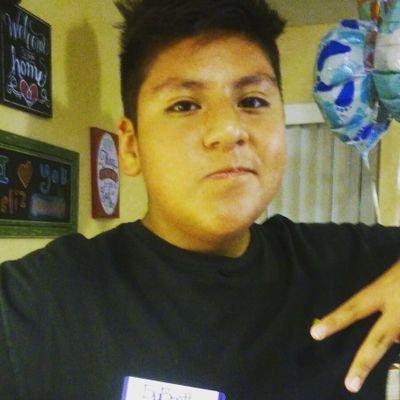 Vale pues soy como un chavo cualquiera ok nací en México y vivo actualmente en estados unidos tengo aspiración a ser cantante vale pero eso será más adelante