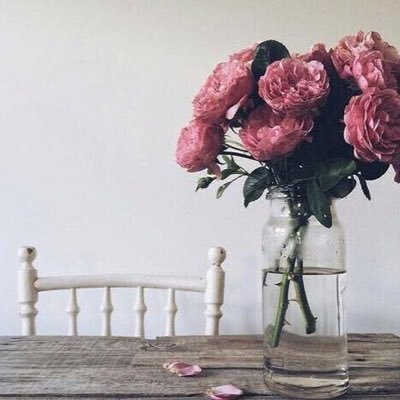 ابي لايموت بداخلي وإن دفن 🥀.
