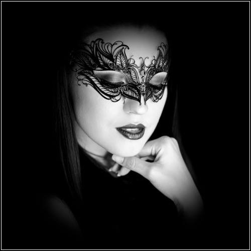 Dare you enter the mysterious world of Simply Masquerade and discover the right mask for you? FREE UK delivery on all our masquerade masks too!