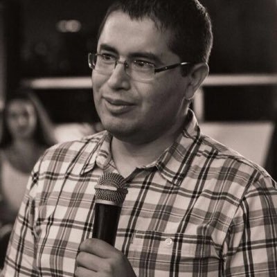 Profesor en la Universidad Católica, Consultor y Asesor de Empresas. Programador y Productor de Radio FM de estilo restrospectivo; especialmente 90’s.