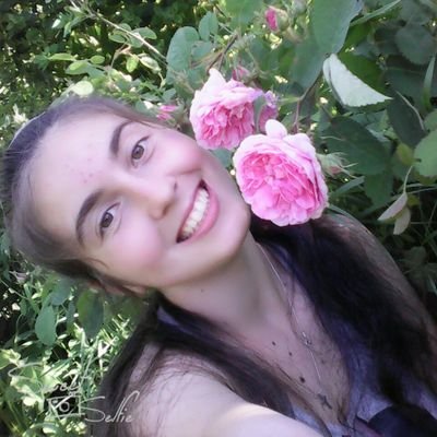 CrysChrystina's profile picture. 😘😘😉