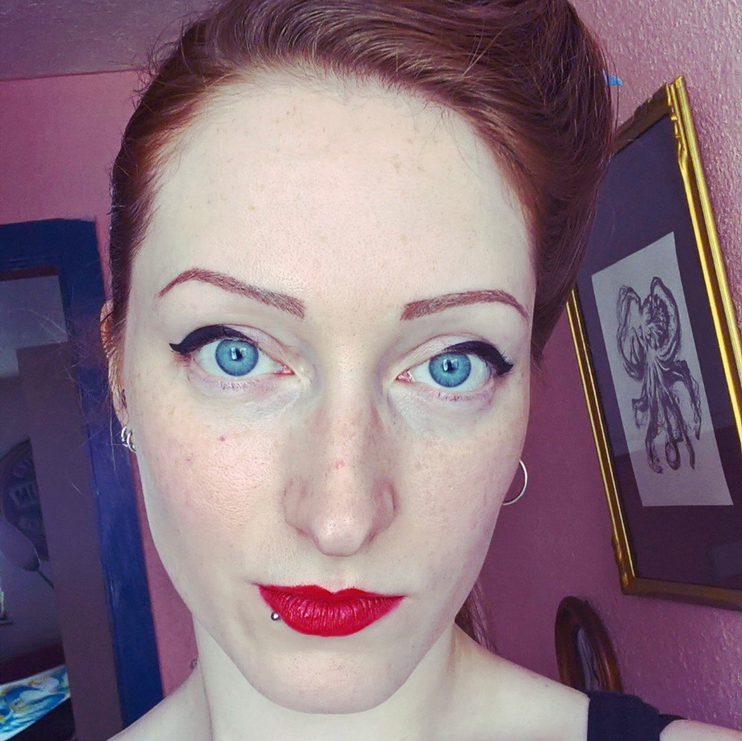 CrazyVulvaShop's profile picture. Artiste-Plasticienne • Art textile 🌺*CRAZY VULVA SHOP*🌹** Des vulves en folie! **💋 🎀 Vulvas of all shapes, all colors and for all the tastes!💕