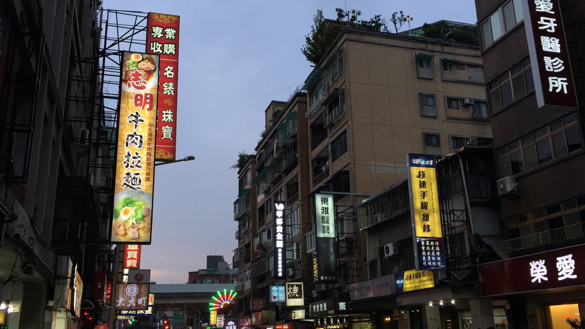 SimonDantw's profile picture. 