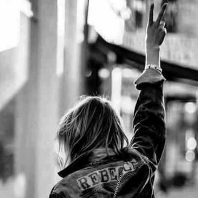 Feminista por responsabilidad, inconformista y curiosa. Anti dogmas. Luchadora y a favor del progreso siempre. Mientras.. aprendiendo de la vida y los errores.