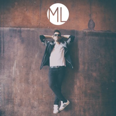 Un enamorado del Arte. Cantante, músico. Me gusta todo lo que sea arte. Mi nuevo disco: A contratiempo! YA DISPONIBLE!!
