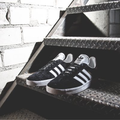 The best Adidas 3 Stripes fit for the Streets 🔴🔵We don't own any of the content posted.