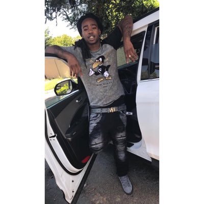 _LivinSavage's profile picture. 