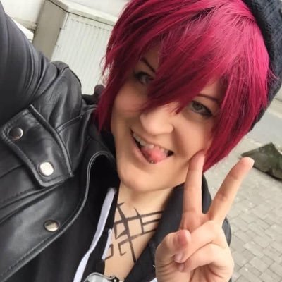 raburabuShinya's profile picture. Cosplay-Acc only || on drums @『Clock:Strikes』