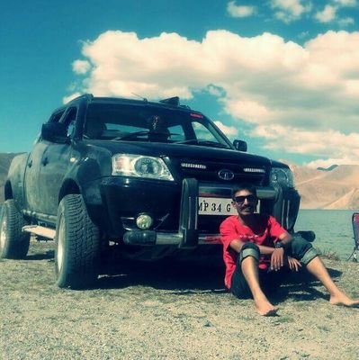 bundela's profile picture. Wanderer by nature supported by profession.