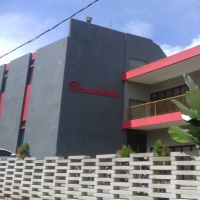 The biggest dorm in Kampung Geulis Jatinangor. Full furnished, free wifi, wide parking lot, laundry and canteen. More info call +628112271902 or +628122320044