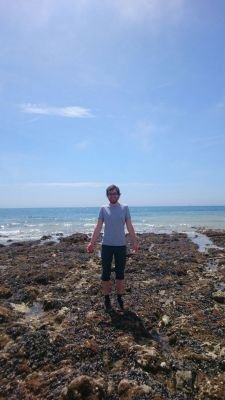 Got a PhD from the University of Sussex. Solidarity, climate change and migrant rights. Now in Liverpool working for The Whitechapel. he/him
