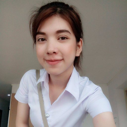 มันผิดที่ฉันมองเห็นเธอด้วยหัวใจ
มันผิดที่ฉันมองตัวเธอผิดไป
