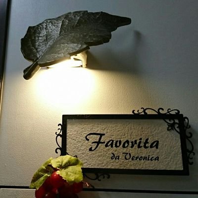 favorita_v's profile picture. 下北沢一番街にてイタリア料理とワインのお店を営んでおります！カウンター6席とちいさなテーブル１つ…ちいさな大人の隠れ家です 世田谷区北沢3-30-3 北沢T・Tビル201 Favorita〜お気に入り〜この場所がみなさまのお気に入りになりますように。