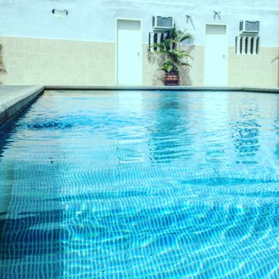 Posada la Terraza de Doña Blanca, Ocumare de la Costa, El Playon, calle fuerzas armadas N•11. hab. de 2 a 6pers, piscina, cableTv, baño, A/C, frente la Playa.