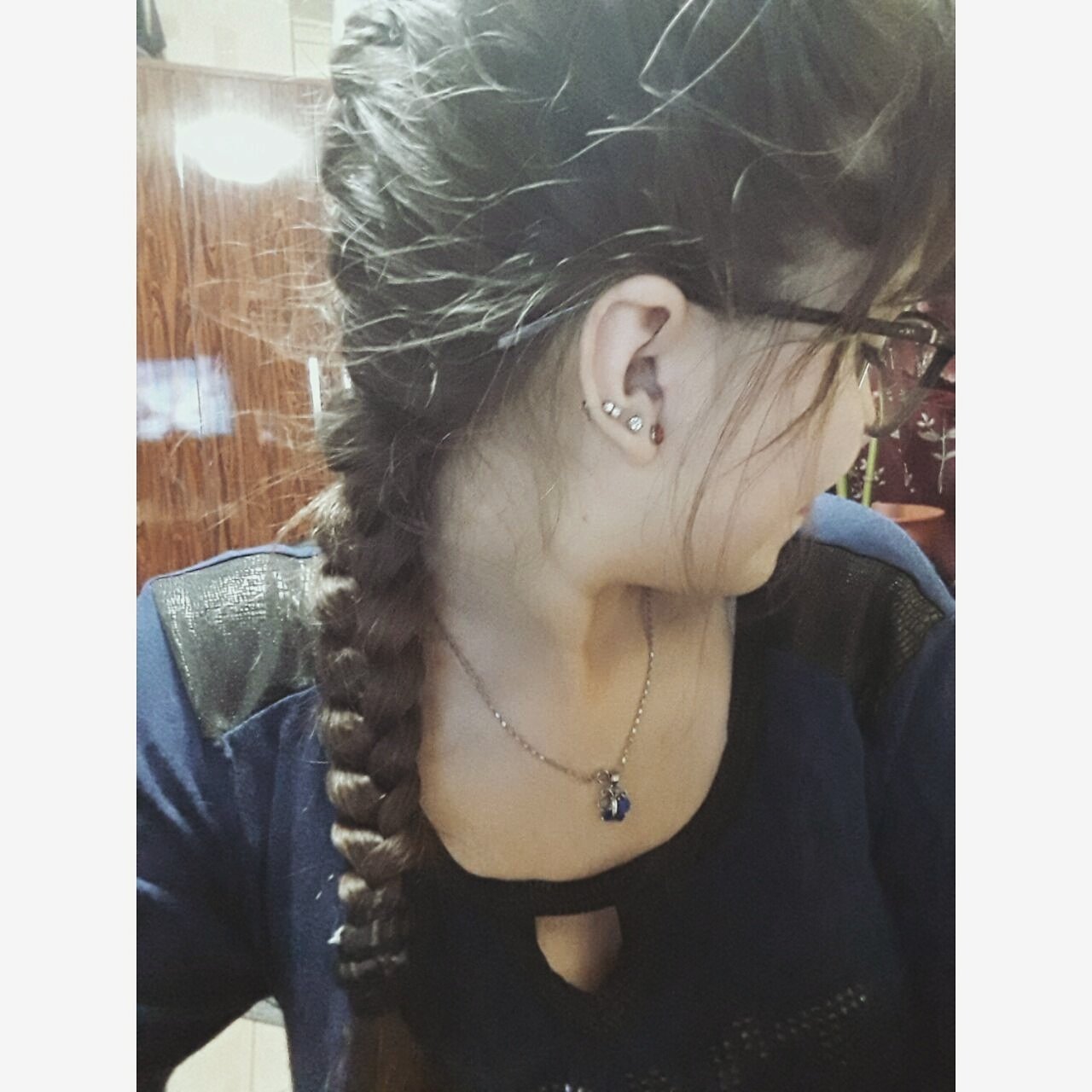 Los chicos son estúpidos y las chicas problemáticas.
-16-