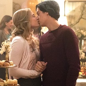 BuggingOut2017's profile picture. We're weirdos, we don't fit in and we don't want to. #BugHead