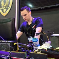 Roman Hartung (@der8auer) 's Twitter Profile