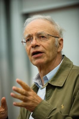 Peter_Singer_JP's profile picture. Peter Albert David Singer - オーストラリアの #倫理学 者　主要著作は『 #動物の解放 』、『実践の倫理』など。世界で最も影響力を持つ人物の一人に数えられる。unofficial