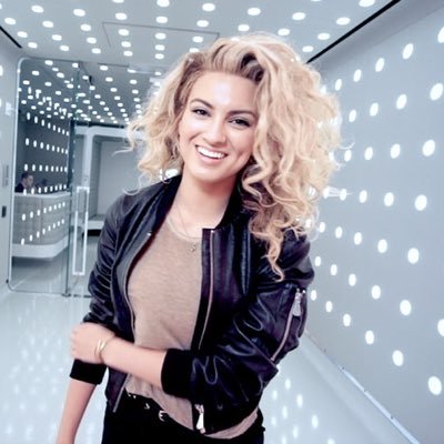 Everyone check out this really talented singer and songwriter @Torikelly🙌. Toraays unite!!