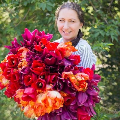 Flower farmer & artisan florist based between Bristol & Bath. Home grown flowers, picked with love #weddingflowers #pipleyflowers #britishflowers