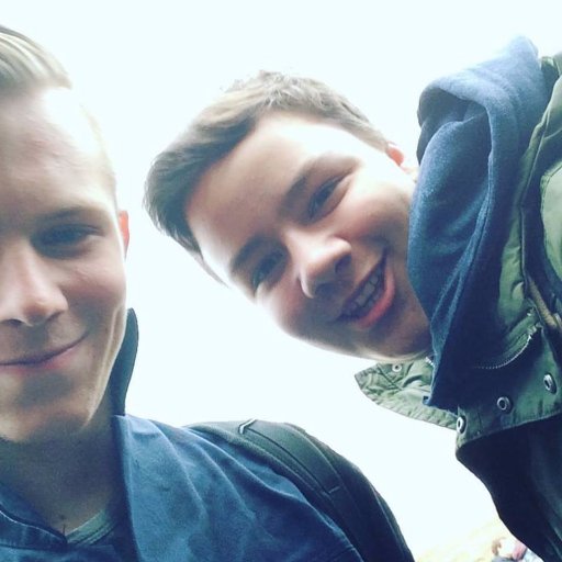 - Ik ben Amar Smeets 15 jaar oud -

I 2 Broers  👬 I 1 Zus 🙋 I  I'm A Gamer 💩  I 06/09/2001 👶 I Belgium  🇧🇪