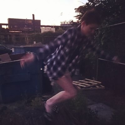 revilolim's profile picture. sarah 🧼 she/her