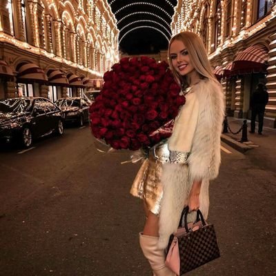 sarah_Ach_Nem's profile picture. A FLOWER🌷🌷⚘⚘🌹🌹🌼🌼🌺🌺🏵🏵💐💐  DOES NOT THINK OF COMPETING TO THE FLOWER NEXT  TO IT ... IT JUST BLLOOMS😍😍😍