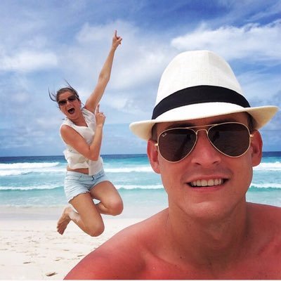 laurensna's profile picture. Married to the best 😘 - Daddy - Strategic buyer @ReynaersAlu - Football, sports and travelling - Loving life