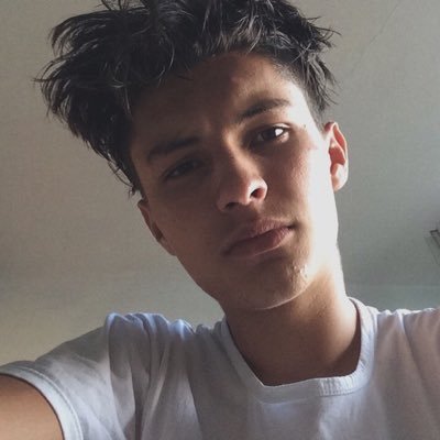 thisissnx's profile picture. 