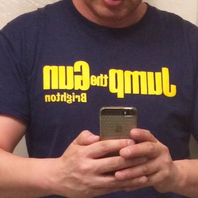 カレーと蕎麦とアルコール、ACID JAZZ と6T's 、ノーザンソウルとタムラモータウン、スタックスが好き。フリッパーズ世代。ベース弾き。