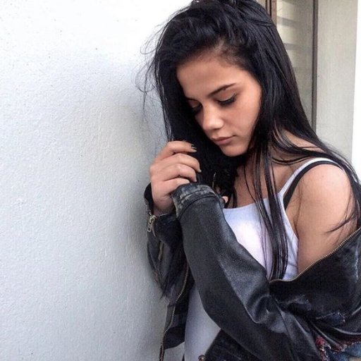 Melisdilseker's profile picture. ne geriye bak kızgınlıkla ne de İleriye korkuyla. sadece etrafına bak farkındalıkla. james thurber