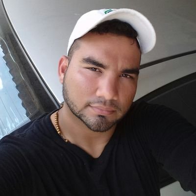 Venezolano y Patriota, 31 años, ingeniero mecánico graduado, sencillamente vivo, fanático del Béisbol, hombre de fe, voy por todo en la vida, TODO!!!