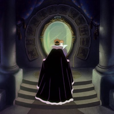 EvilQueenKeir's profile picture. Family Man! Ruler of the Court of Nightmares ( and soon to be Night Court ). Also, I'm missing a mirror. #innercircleparty