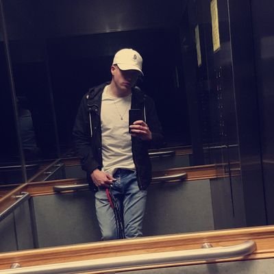 noahgreenthumbs's profile picture. I like to roll joints 👹