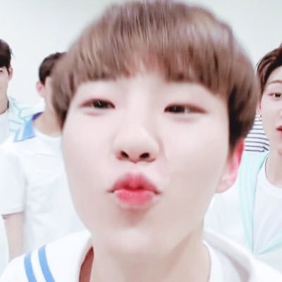 woozicuIt3's profile picture. please stream / watch their mv