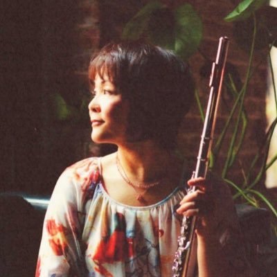 福岡の作曲家、シンガーソングライターによる音楽パフォーマンスグルー プSifakaGroove / シファカグルーヴでFluteを吹いてるTOMKOです^_−☆。Twitter始めちゃったよ〜ん(๑˃̵ᴗ˂̵)💓⭐️😆いっぱいフォローしてね〜🤗 #Flute #わんこ #sunset #サンキャッチャー