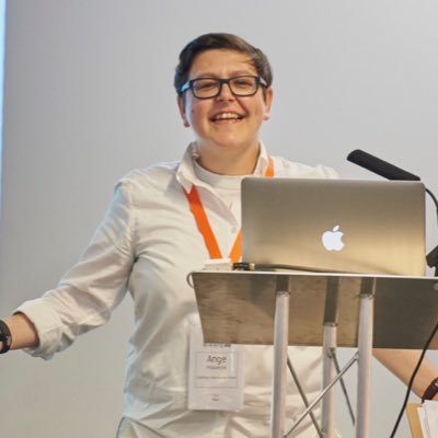 Clydebuilt. Business librarian. Standup comedian of reasonable quality. 'She looks like she knows what she's doing' Dawn French 🇪🇺🏳️🌈