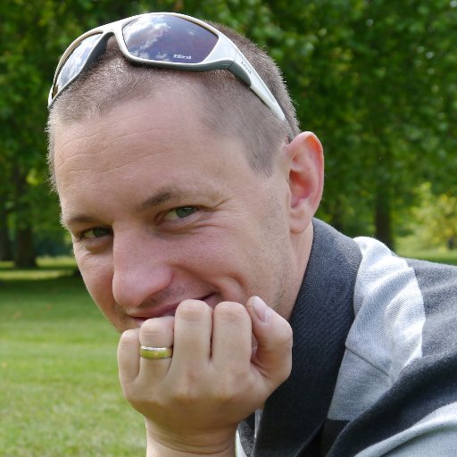 ddinozoza's profile picture. 