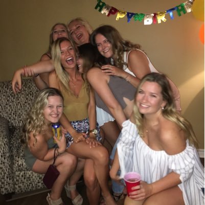 courtneeywood's profile picture. @ wlu