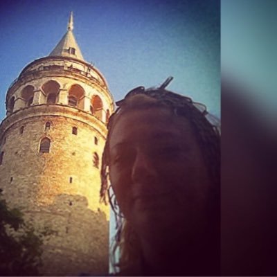 Çapulcu, marjinal, ama bildiğin insan.Empati yapmak en büyük erdemdir.Faşizme geçit yok.Fenerbahçe'li ama yavru kartal anası.Beşiktaş ve Çarşı hayranı. #RedHack