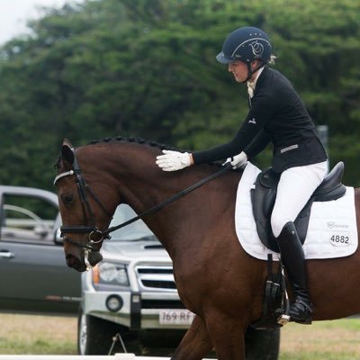 Equestrian Blogger, dressage lover, dietitian. Brand ambassador for Wilson Equestrian and Equimind https://t.co/TrsC4I3czg