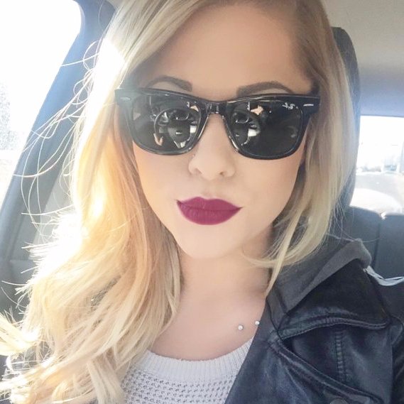 Leticia13_13's profile picture. Se vc não gosta do vermelho, drene o sangue de suas veias e veja o que acontece!