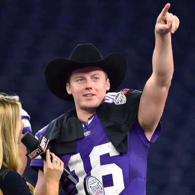 SelfieswithErtz's profile picture. DM our account with your selfies with Kansas State's starting quarterback Jesse Ertz and we'll post them! #selfiewithertz