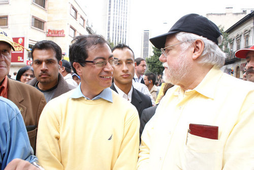 Los bogotanos apoyamos a Gustavo Petro y al Polo Democrático Alternativo.