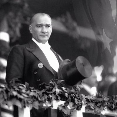 Düşlerinde özgür dünya... #Atatürk #Fenerbahçe