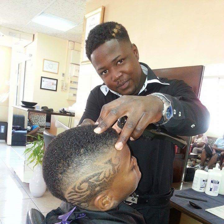 Bering88365201's profile picture. bienvenue sur mon compte Twitter @noumm barber coiffeur et barbier/visagiste