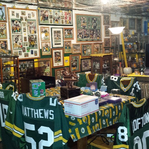 Father, husband, grandpa, Marine vet and devoted Packer fan! PC Packers, Brewers, Bucks and Badgers. Sports memorabilia collector of all decades.
