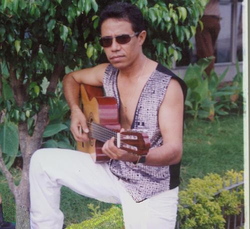 Compositor, cantor e músico de Teresina Pi. Divulgando suas músicas para cantores nacionais. Vários estilos. Acesse também: http://t.co/KYomOdflts