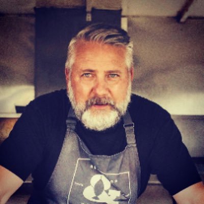 ✏️designing🔪cooking 🍽️eating ⚫️digging 🌊beaching kinda guy. #streetfood OG @nofishybusiness  & freelance festival catering manager/crew.  🧠🔥 #ADHD